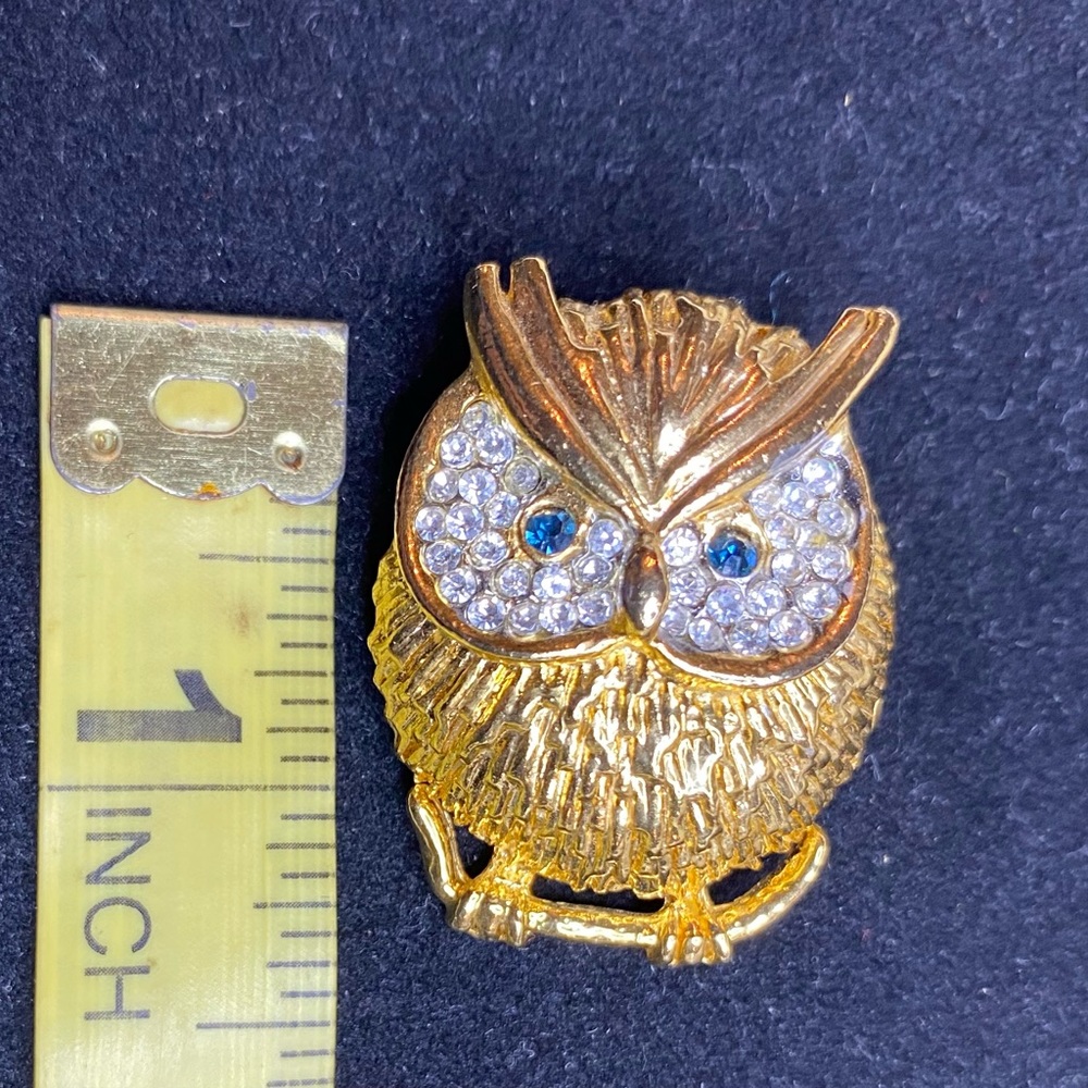 Owl Pendant Brooch clear sparkly stones with shiny blue eyes. Gold tone classic
